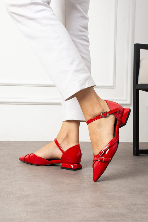 Kırmızı Rugan Bilekten Bağlamalı Çift Gümüş Tokalı Sivri Burun Düşük Topuk Kadın Babet Ayakkabı
