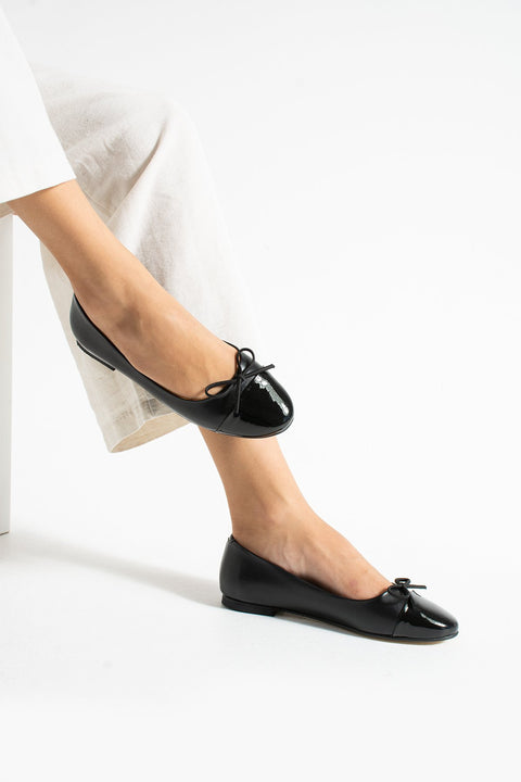 Siyah Rugan Burunlu Fiyonk Detaylı Kadın Babet – Vegan Deri, Kaymaz Taban, Günlük & Ofis Şıklığı