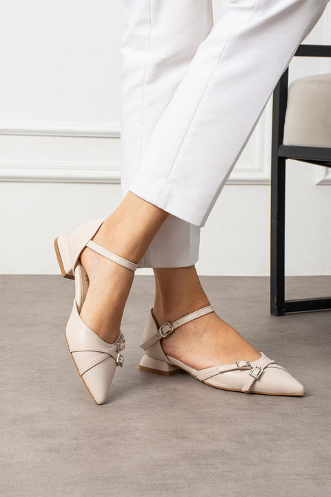 Krem Mat Bilekten Bağlamalı Çift Gümüş Tokalı Sivri Burun Düşük Topuk Kadın Babet Ayakkabı