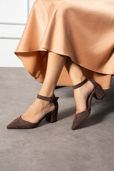 Kadın Kahverengi Süet Kalın Topuklu Bilekten Bağcıklı Sivri Burun Klasik Günlük ve Abiye Ayakkabı