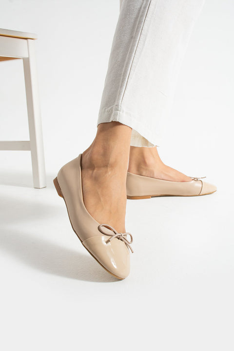 Bej Rugan Burunlu Fiyonk Detaylı Kadın Babet – Vegan Deri, Kaymaz Taban, Günlük & Ofis Şıklığı