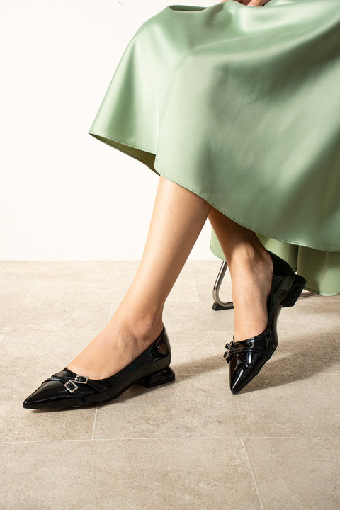 Siyah Rugan Çift Tokalı Sivri Burun Düşük Blok Topuk Kadın Babet Ayakkabı