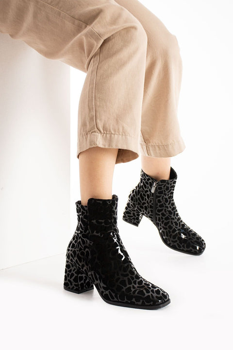 Siyah Leopar Desen Deri Topuklu Kışlık Kadın Bot – Su Geçirmez, Sıcak Tutan, Şık ve Konforlu Yeni Sezon Model