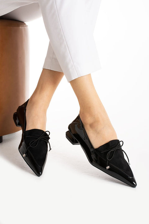 Siyah Parlak Süet Detaylı Topuklu Kadın Babet – Sivri Burunlu, Rahat ve Şık Günlük & Ofis Kombinlerine Uygun