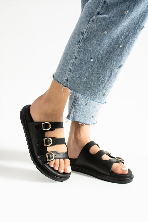 Siyah Vegan Deri Üç Altın Tokalı Kadın Terlik |Ortopedik ve Altın Detaylı Yazlık Model