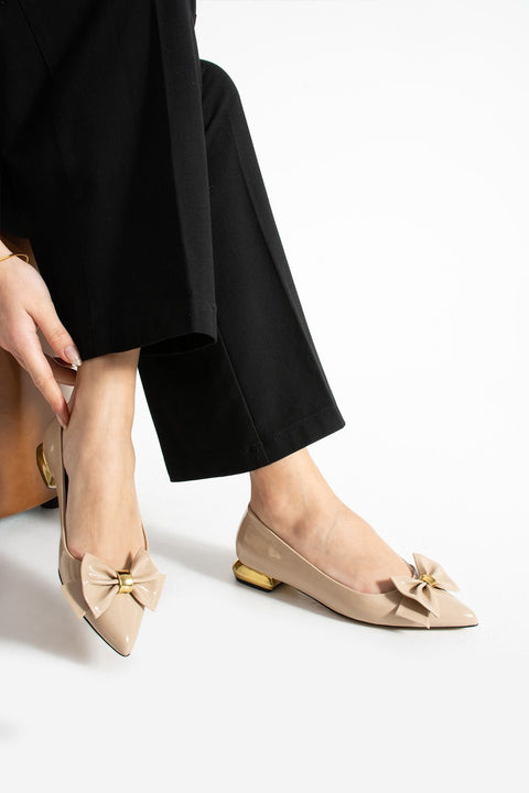 Bej Rugan Fiyonklu Ortopedik Kadın Babet – Altın Detaylı, Rahat ve Şık Model, Günlük ve Ofis Kullanımına Uygun