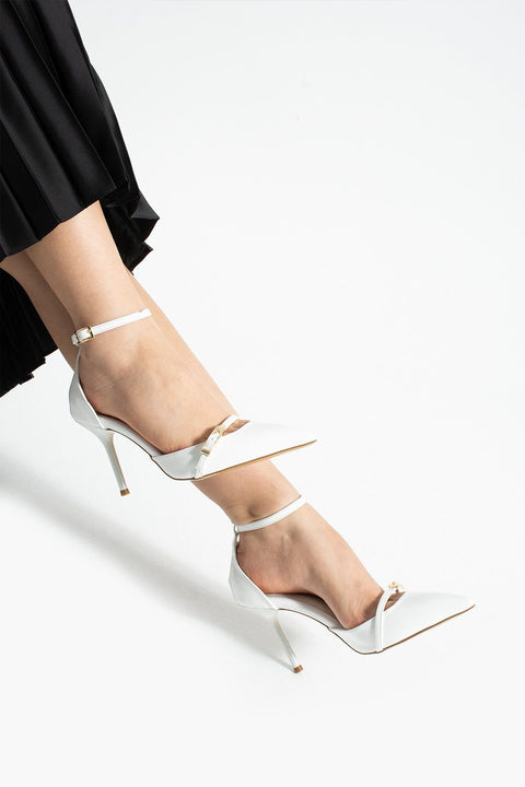 Beyaz Parlak Kırışık Vegan Deri Stiletto – 9cm İnce Topuklu Sivri Burun Şık Kadın Ayakkabı