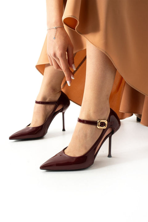 Bordo Rugan Stiletto – Bilekten Tokalı, Beyaz İnce Topuklu, Sivri Burunlu Rahat Kalıp Kadın Topuklu Ayakkabı