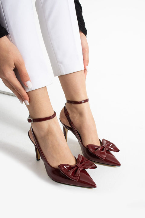 Bordo Rugan Fiyonklu Vegan Deri Stiletto – Bilekten Bantlı İnce Topuklu Sivri Burun Şık Kadın Ayakkabı