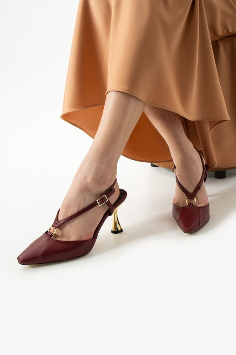 Bordo Mat Topuklu Kadın Ayakkabı – Altın Detaylı, Şık ve Zarif Klasik Model, Günlük ve Özel Gün Kombinlerine Uygun