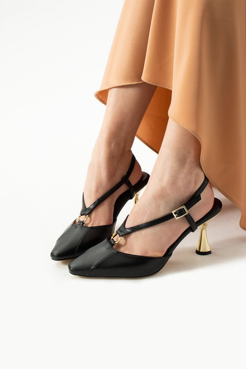 Siyah Mat Topuklu Kadın Ayakkabı – Altın Detaylı, Şık ve Zarif Klasik Model, Günlük ve Özel Gün Kombinlerine Uygun