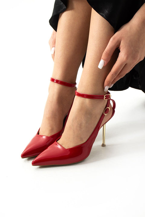 Kırmızı Rugan Stiletto – Altın Topuklu Bilekten Tokalı Sivri Burunlu Vegan Kadın Ayakkabı