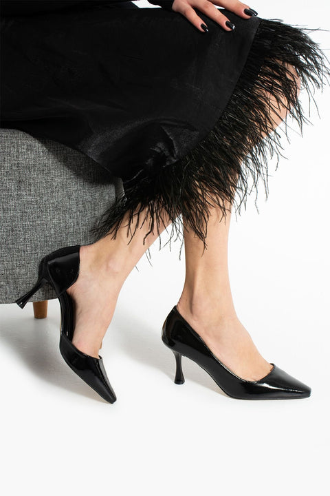 Siyah Kırışık Parlak Vegan Deri Ayakkabı – Kare Burunlu 7cm Topuklu Rahat ve Şık Kadın Model