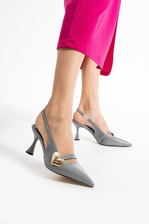Gri Rugan Kalp Tokalı Kadın Topuklu Ayakkabı – 7cm Rahat Vegan Stiletto