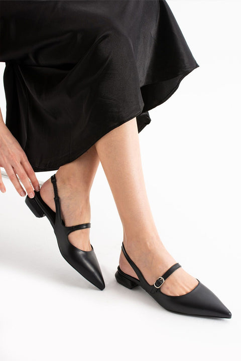 Siyah Mat Tokalı Topuklu Kadın Babet – Sivri Burunlu, Şık ve Rahat Model, Günlük ve Ofis Kombinlerine Uygun