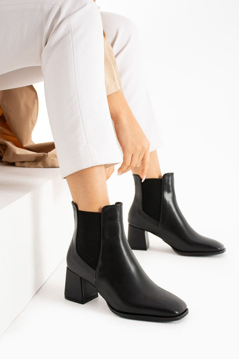 Siyah Mat Yandan Bantlı Su Geçirmez Topuklu Kışlık Bot - Kadın Sıcak Tutan Konforlu Bot Modelleri