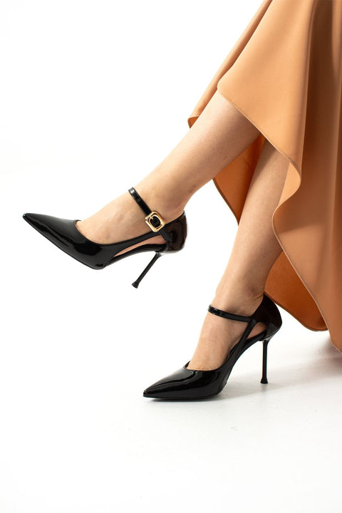 Siyah Rugan Stiletto – Bilekten Tokalı, Beyaz İnce Topuklu, Sivri Burunlu Rahat Kalıp Kadın Topuklu Ayakkabı