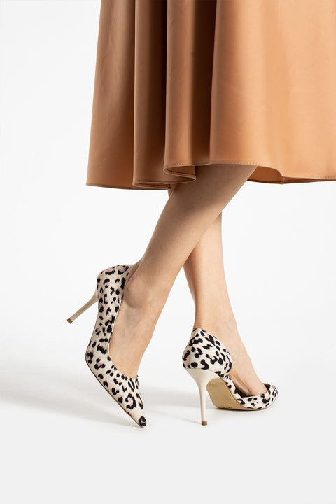 Leopar Desenli Bej Saten Stiletto Topuklu Ayakkabı – Zamansız Şıklık ve Elegan Dokunuş