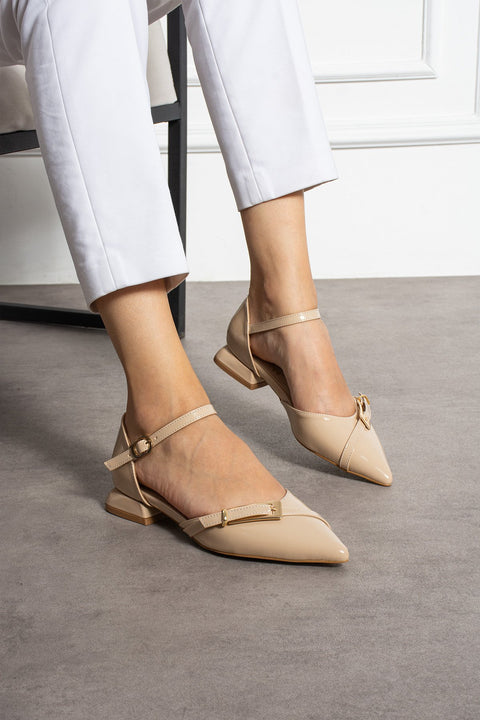 Bej Rugan Altın Tokalı Bilekten Bağlamalı Sivri Burun Düşük Blok Topuk Kadın Babet Ayakkabı