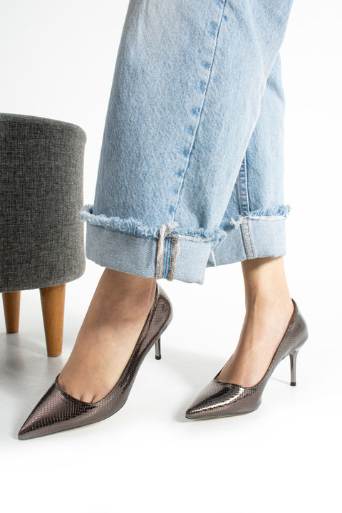 Metalik Füme Vegan Deri Yılan Desenli 7cm İnce Topuklu Sivri Burun Şık Rahat Kadın Stiletto Ayakkabı