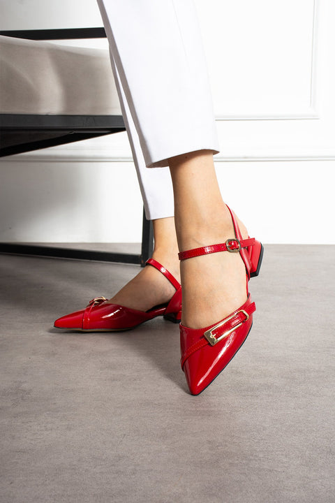 Kırmızı Rugan Altın Tokalı Bilekten Bağlamalı Sivri Burun Düşük Blok Topuk Kadın Babet Ayakkabı