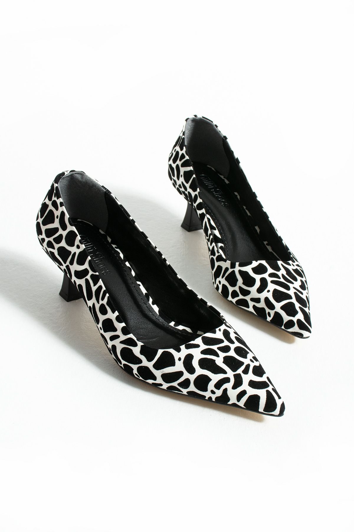 Siyah Beyaz Desenli Kısa Topuklu Stiletto – Şık, Zarif ve Rahat Tabanlı, Günlük ve Ofis Uyumu İçin İdeal - Görsel 5
