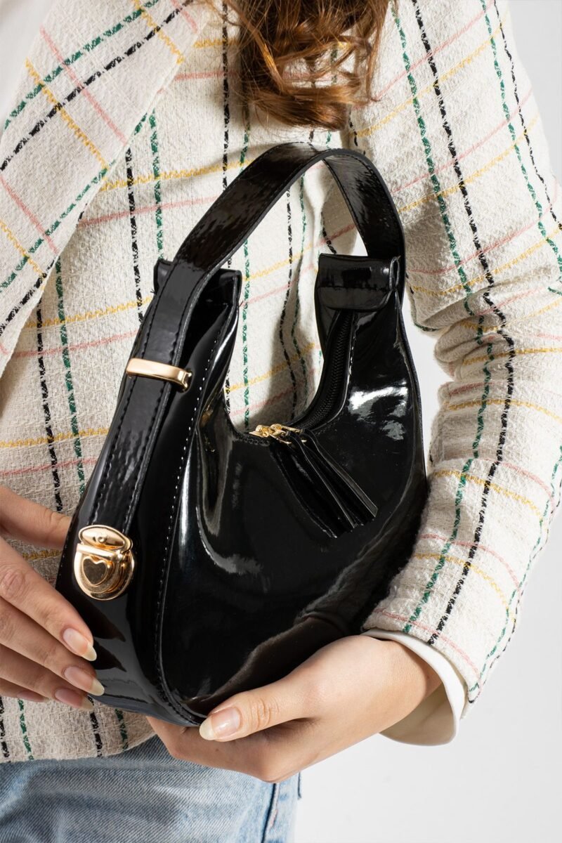 Siyah Rugan Suni Deri Omuz ve El Çantası – Altın Detaylı, Fermuarlı, Günlük Kullanıma Uygun Şık Model