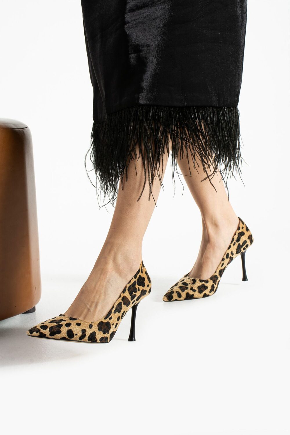 Leopar Desenli Tay Tüyü Stiletto – 9cm İnce Topuklu Sivri Burun Şık ve Rahat Kadın Ayakkabı - Görsel 4