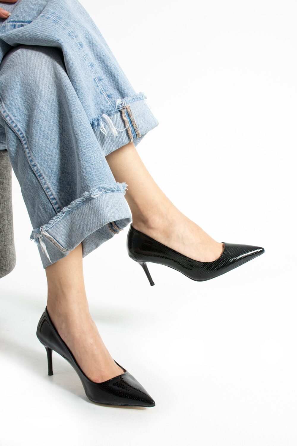 Siyah Yılan Desenli Vegan Deri Stiletto – 7cm İnce Topuklu Sivri Burun Şık ve Rahat Kadın Ayakkabı - Görsel 4