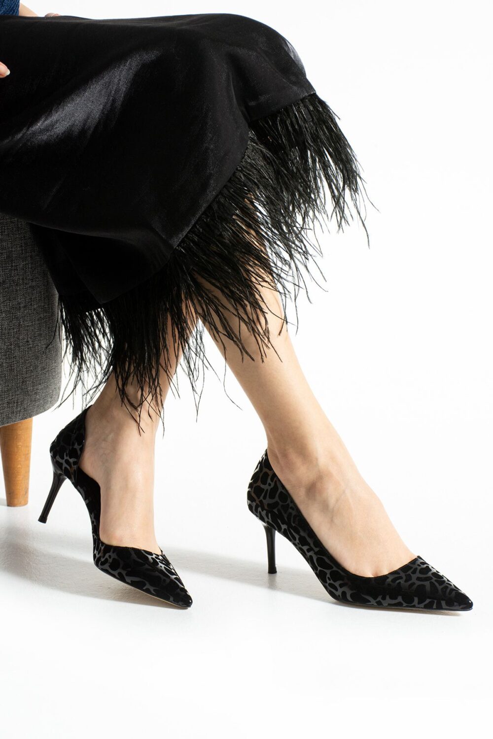 Siyah Leopar Desenli Kadife Stiletto – İnce Topuklu Sivri Burun Şık ve Zarif Kadın Ayakkabı - Görsel 6