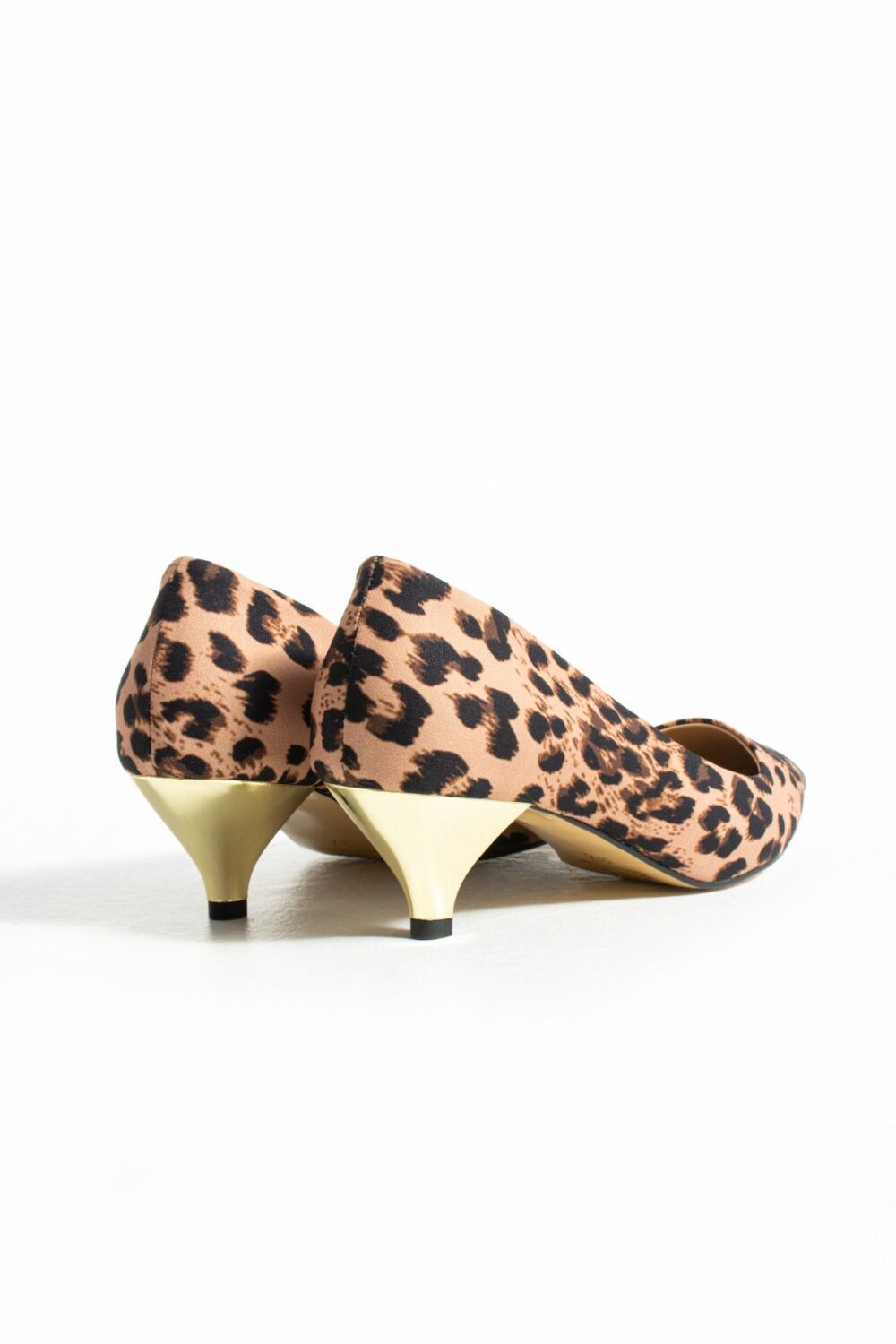 Saten Leopar Desenli Vegan Deri Stiletto – Altın Topuklu, 6 cm İnce Topuk, Sivri Burunlu, Zarif ve Şık Klasik Model - Görsel 3