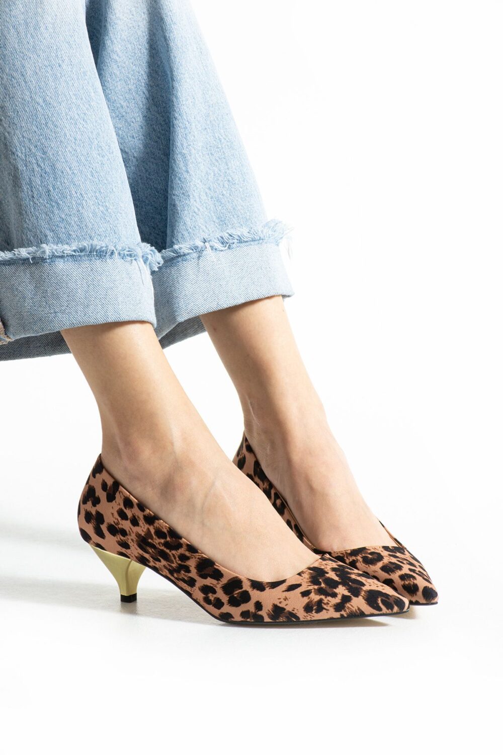 Saten Leopar Desenli Vegan Deri Stiletto – Altın Topuklu, 6 cm İnce Topuk, Sivri Burunlu, Zarif ve Şık Klasik Model - Görsel 5
