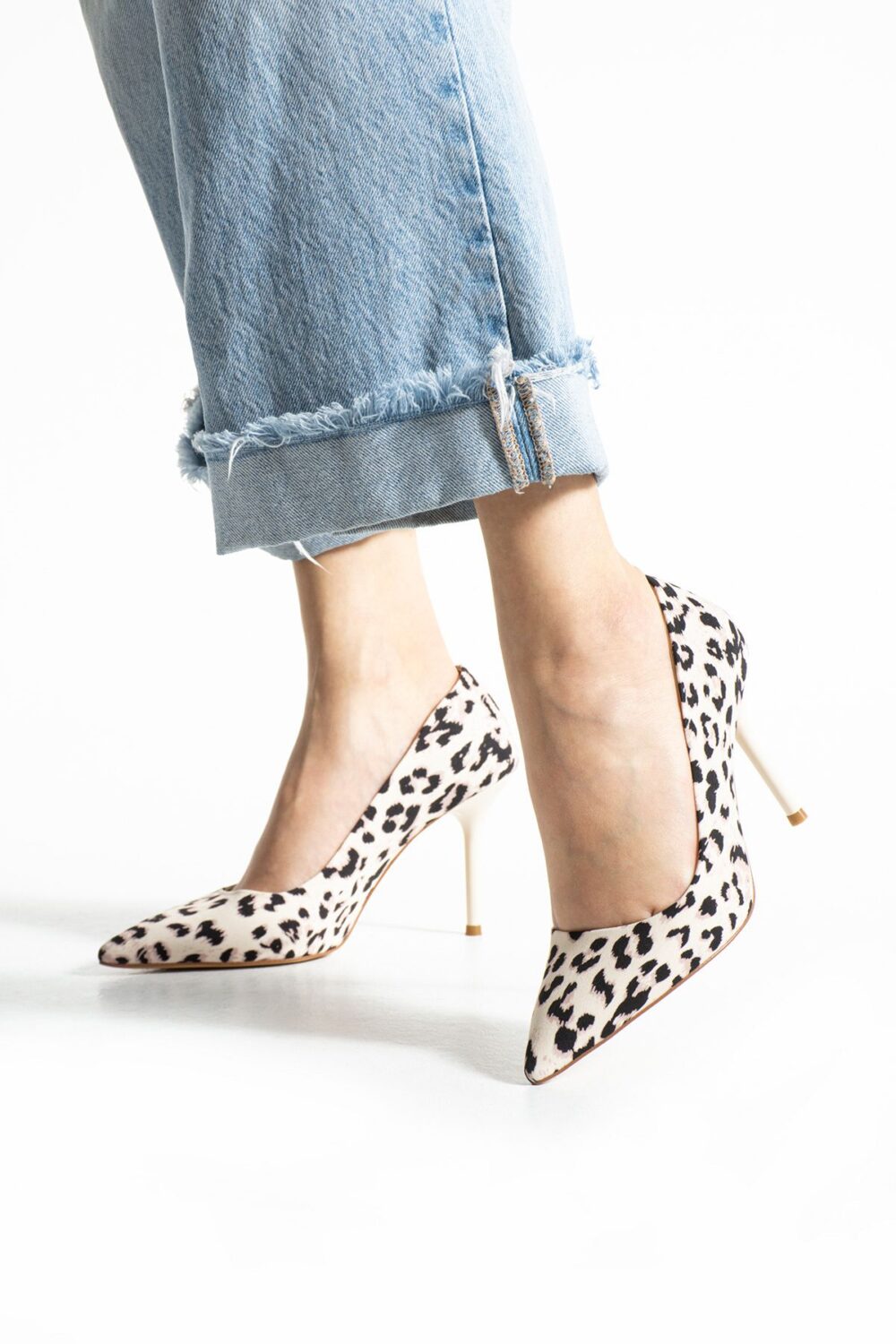 Bej Leopar Desenli Vegan Deri Stiletto–Sivri Burun, 9cm İnce Topuk, Şık ve Konforlu Kadın Ayakkabı - Görsel 4