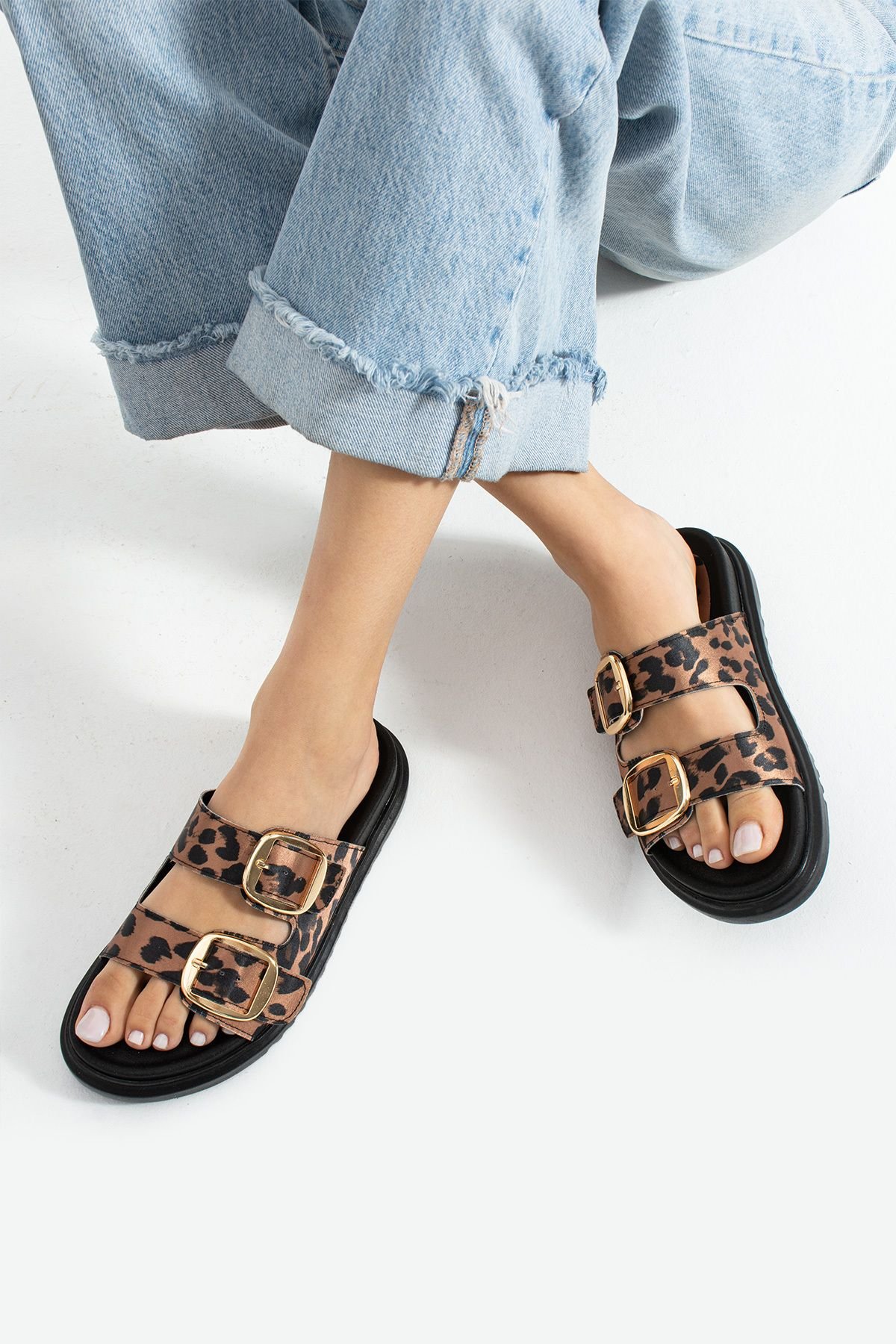 Çift Tokalı Leopar Vegan Deri Kadın Terlik – Kaymaz Termo Taban