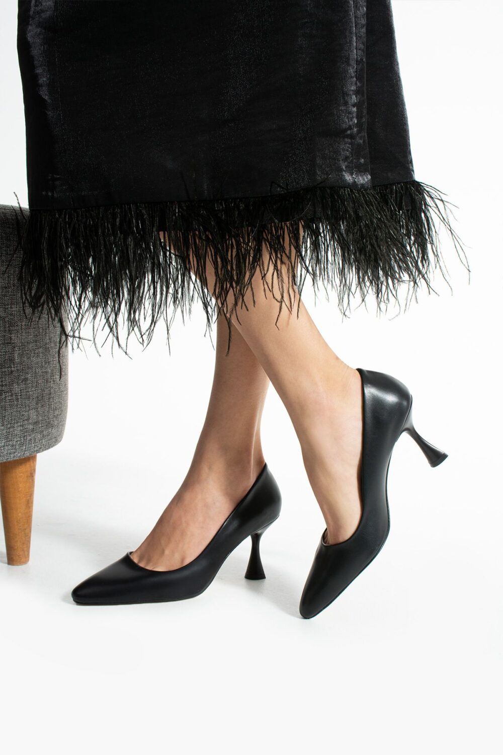 Siyah Vegan Deri Stiletto – 7cm İnce Topuklu Hafızalı Pedli Sivri Burun Günlük, Ofis ve Abiye Uyumlu Kadın Ayakkabı - Görsel 5