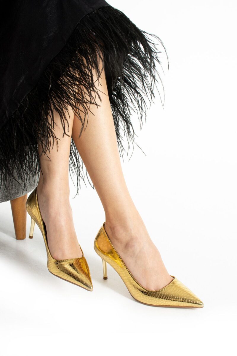 Altın Sarı Yılan Desenli Vegan Deri Stiletto – 7cm İnce Topuklu Sivri Burun Şık ve Rahat Kadın Ayakkabı
