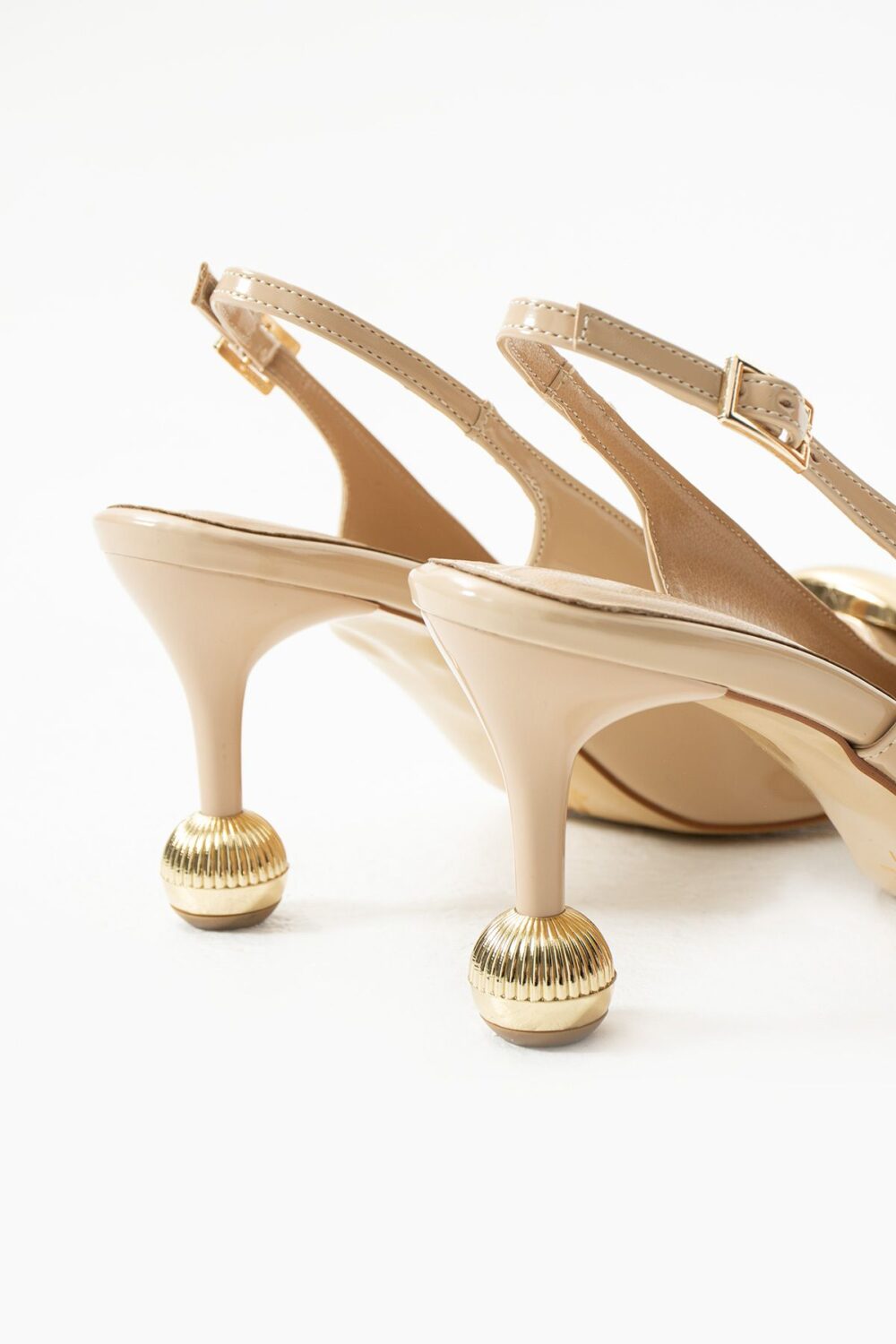 Bej Rugan Vegan Deri Stiletto – 7cm İnce Topuklu Gold Detaylı Günlük ve Ofis Uyumlu Şık Kadın Ayakkabı - Görsel 6