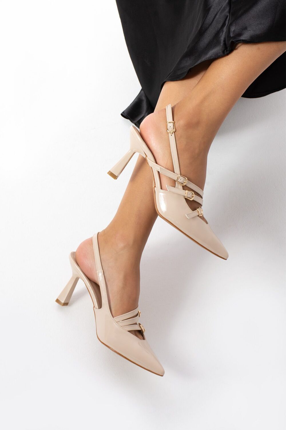 Bej Rugan Stiletto – Parlak Vegan Deri Topuklu Kadın Ayakkabı | Günlük ve Özel Gün Şıklığı için Sivri Burunlu Şık Model - Görsel 7
