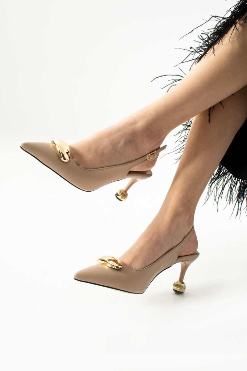 Bej Vegan Deri Stiletto – 7cm İnce Topuklu Gold Detaylı Zarif Ofis ve Davet Uyumlu Kadın Ayakkabı