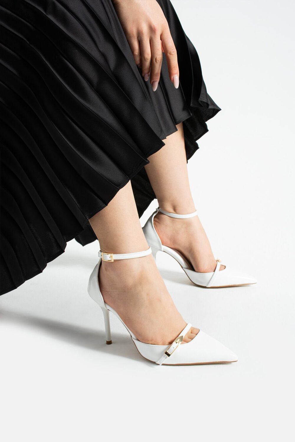 Beyaz Parlak Kırışık Vegan Deri Stiletto – 9cm İnce Topuklu Sivri Burun Şık Kadın Ayakkabı - Görsel 3