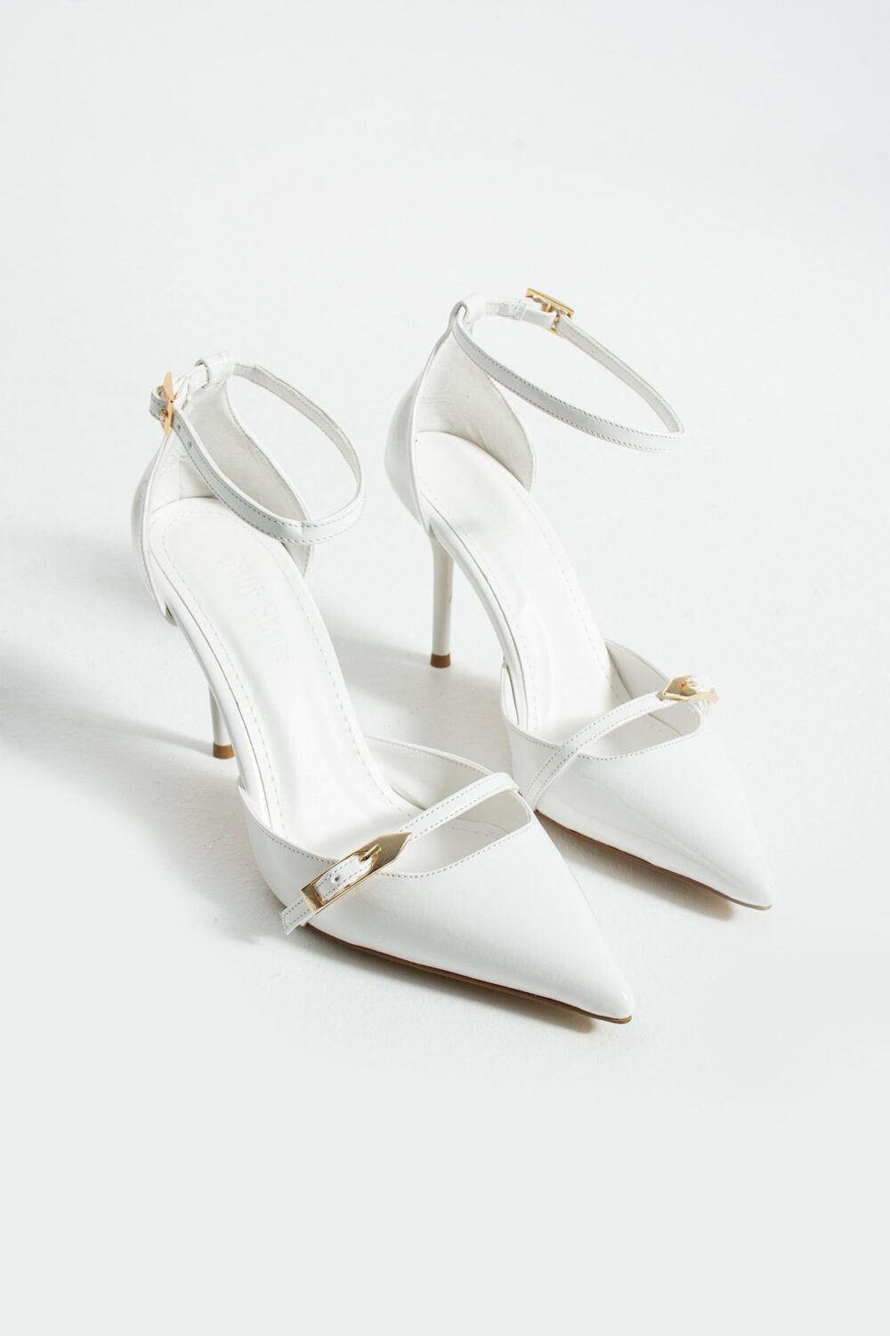 Beyaz Parlak Kırışık Vegan Deri Stiletto – 9cm İnce Topuklu Sivri Burun Şık Kadın Ayakkabı - Görsel 6