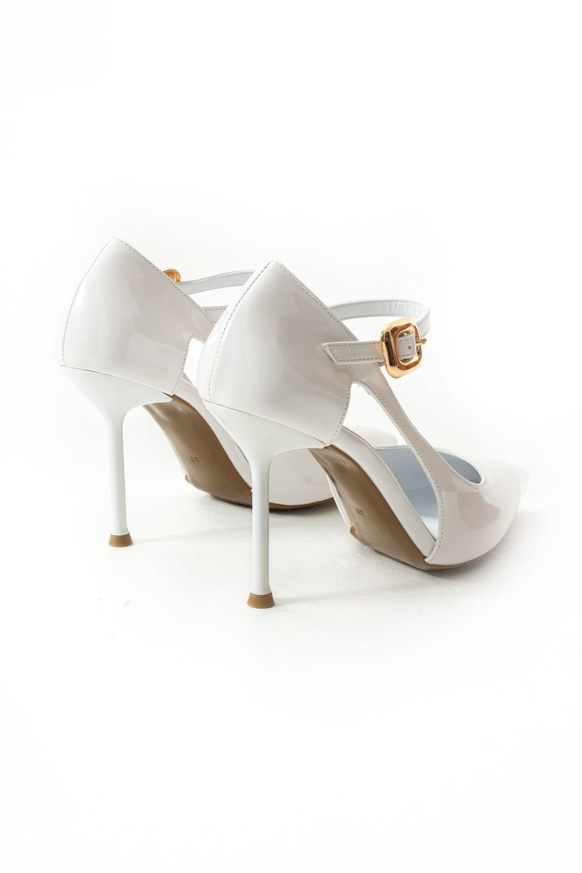 Beyaz Rugan Stiletto – Bilekten Tokalı, Beyaz İnce Topuklu, Sivri Burunlu Rahat Kalıp Kadın Topuklu Ayakkabı - Görsel 6