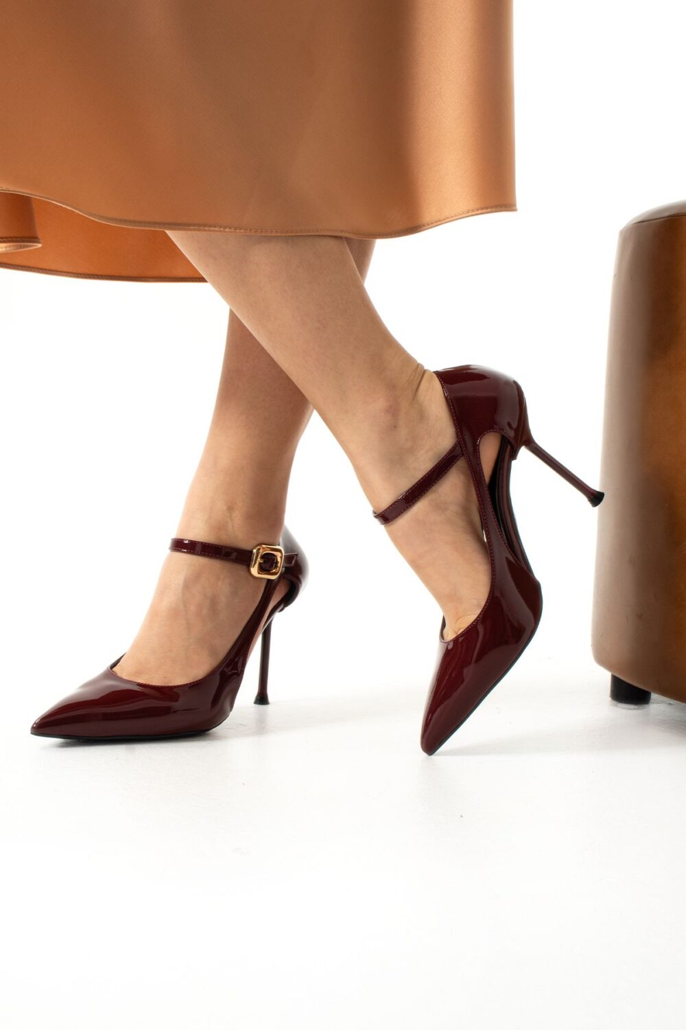 Bordo Rugan Stiletto – Bilekten Tokalı, Beyaz İnce Topuklu, Sivri Burunlu Rahat Kalıp Kadın Topuklu Ayakkabı - Görsel 3