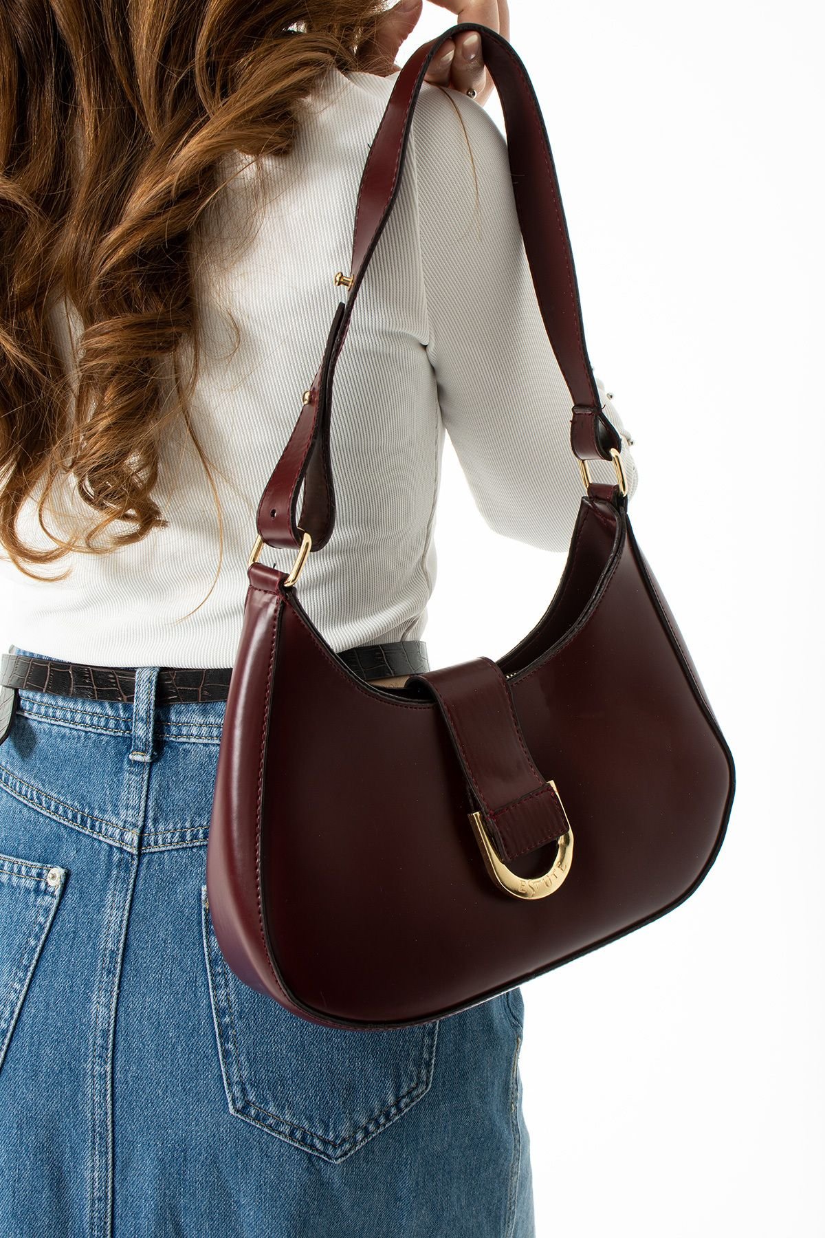 Bordo Mat Suni Deri Tokalı Kadın Omuz ve Kol Çantası – Günlük Kullanıma Uygun, Fermuarlı ve Bölmeli Model - Görsel 4