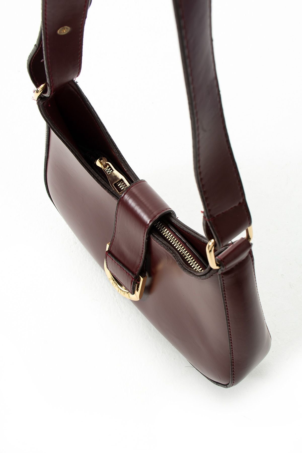 Bordo Mat Suni Deri Tokalı Kadın Omuz ve Kol Çantası – Günlük Kullanıma Uygun, Fermuarlı ve Bölmeli Model - Görsel 6