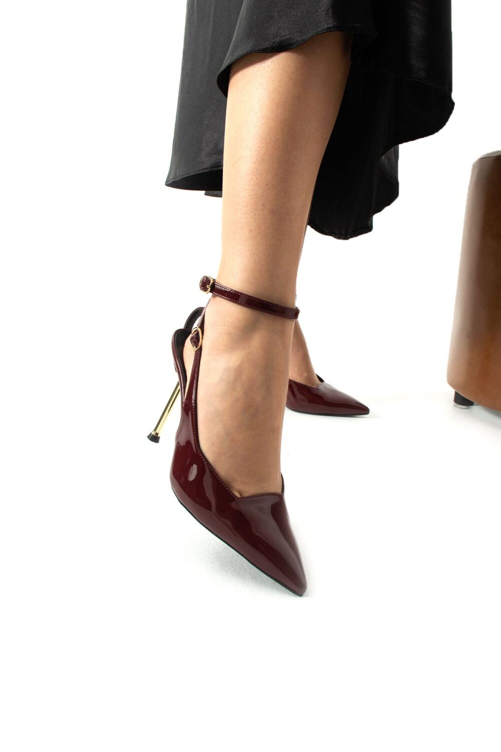 Bordo Rugan Stiletto – Altın Topuklu Bilekten Tokalı Sivri Burunlu Şık ve Rahat Vegan Kadın Ayakkabı - Görsel 3