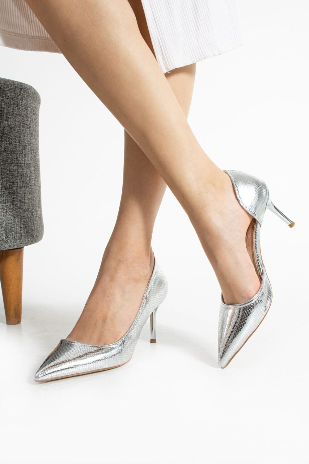 Gümüş Gri Yılan Derisi Desenli Vegan Deri Stiletto – 7cm İnce Topuklu Sivri Burun Şık Kadın Ayakkabı - Görsel 4