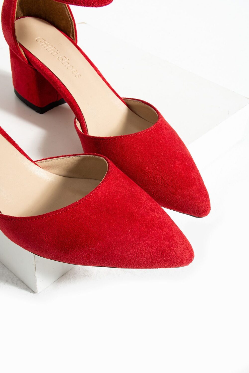 Kırmızı Süet Topuklu Abiye Kadın Ayakkabı – 5.5 cm Kalın Topuklu, Zarif ve Şık Stiletto Model, Gelinlik & Özel Gün Kombinlerine Uygun - Görsel 3