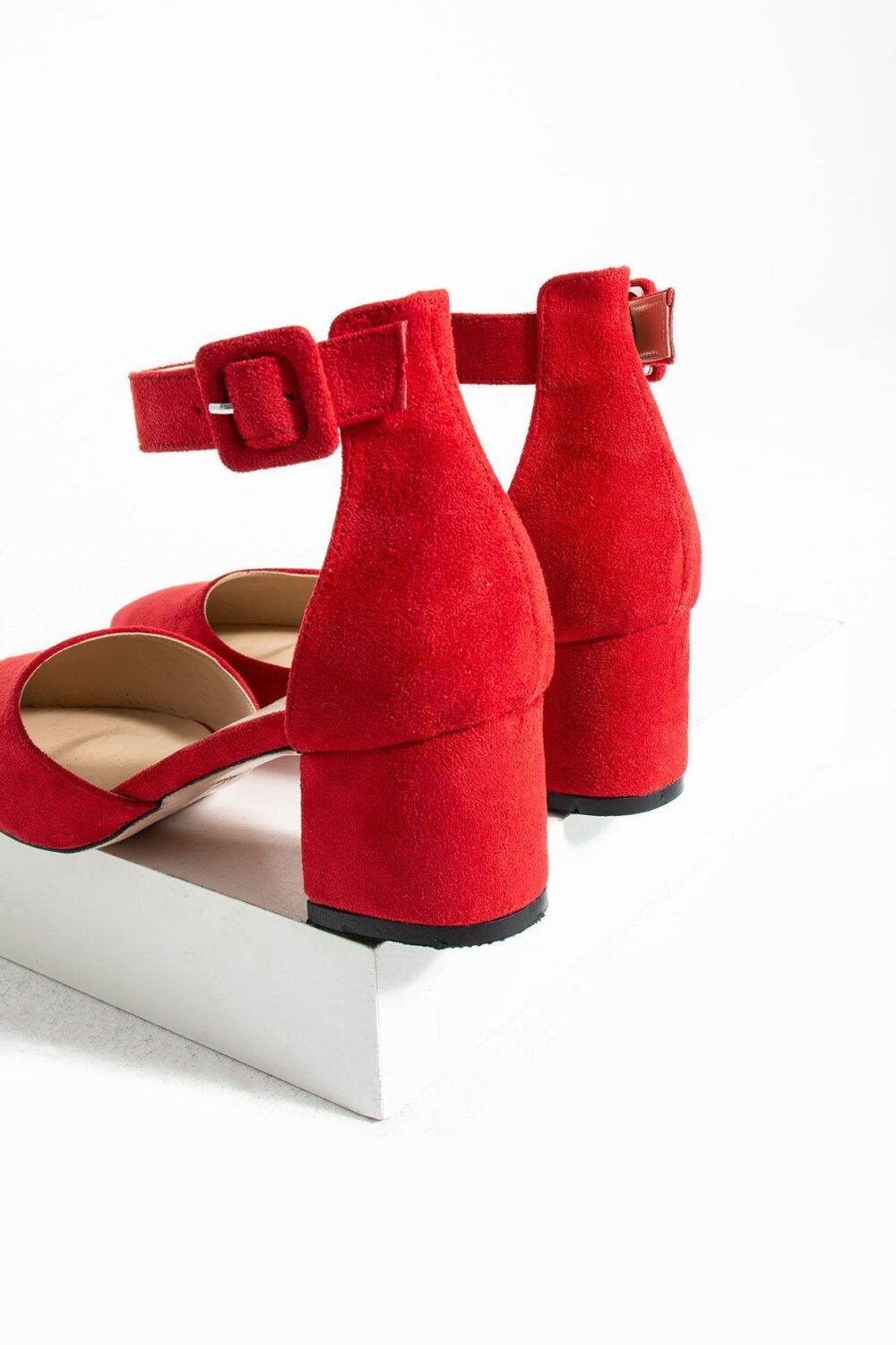 Kırmızı Süet Topuklu Abiye Kadın Ayakkabı – 5.5 cm Kalın Topuklu, Zarif ve Şık Stiletto Model, Gelinlik & Özel Gün Kombinlerine Uygun - Görsel 4