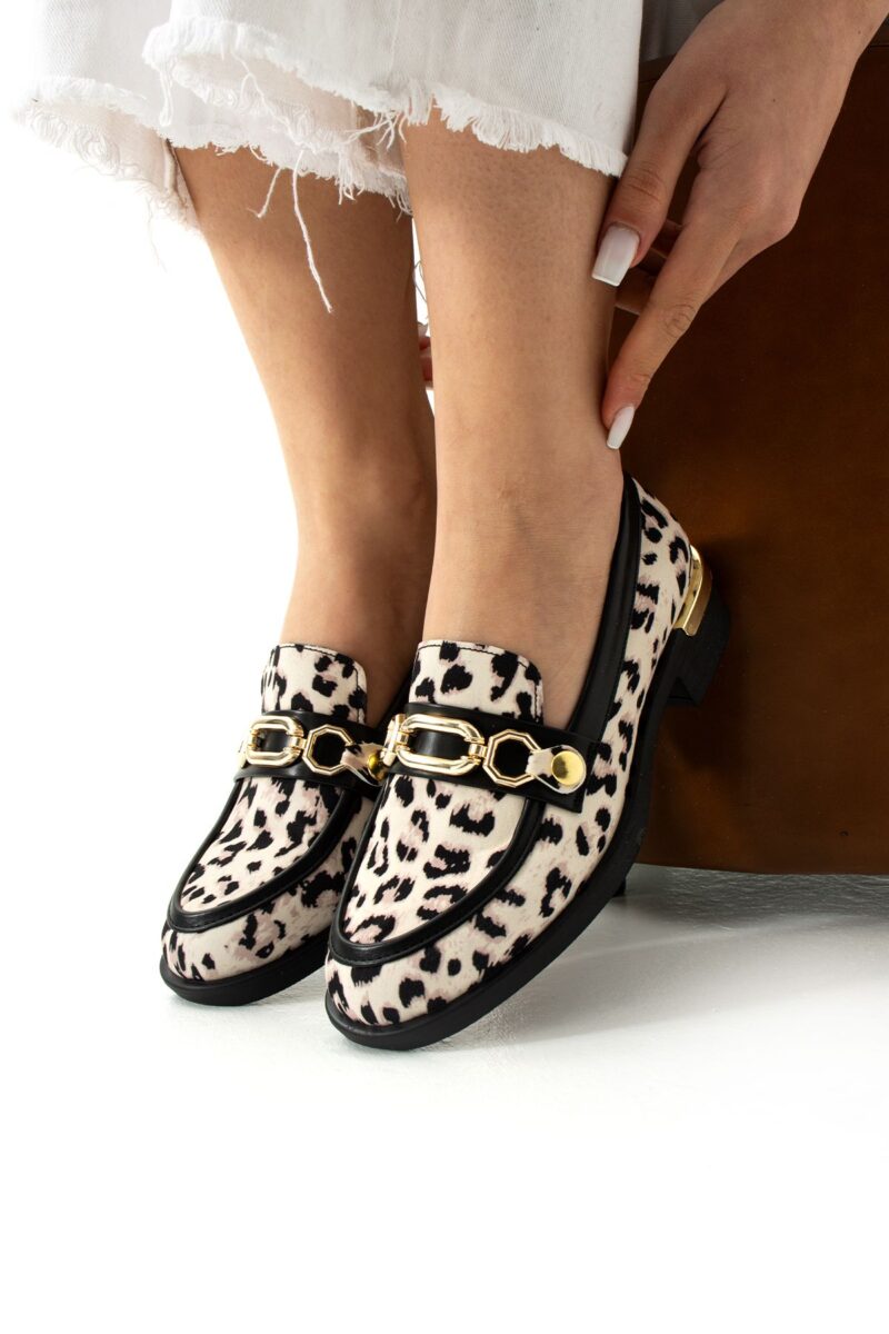 Bej Leopar Desenli Vegan Süet Loafer – Altın Zincirli Kadın Ayakkabı, Günlük Rahat Kalın Taban, Ofis Uyumlu